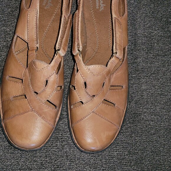 Cute Clarks Leather Loafers - Picture 6 of 11
